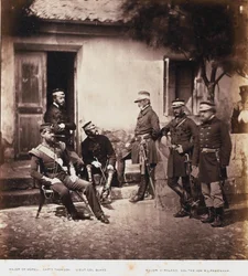 Generaal-majoor James Bucknall Bucknall Estcourt en staf, uit een album met 52 foto